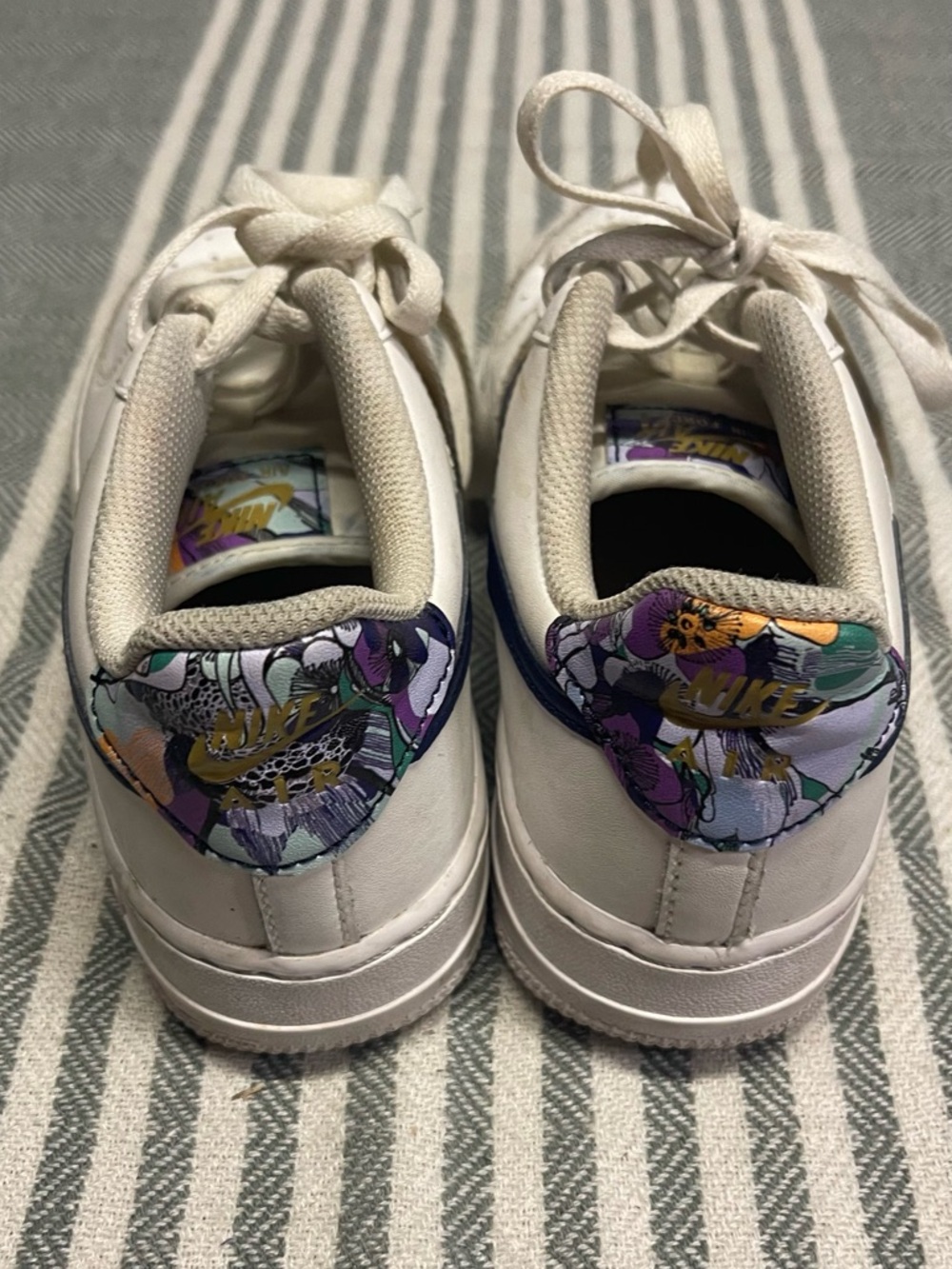 Nike Kids Air Force 1 Low LV8 GS White Floral Gold Sneakers Size 4Y - Picture 3 of 5